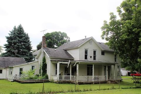 104 S Clinton St, Morrison, IL 61270 photo 2