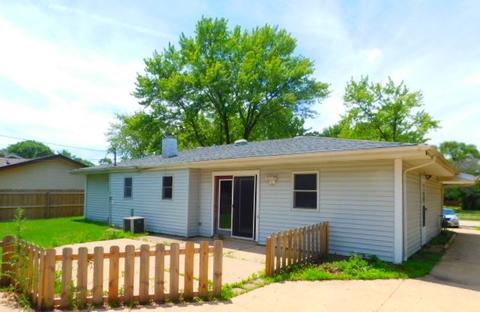 1405 Cooper Rd, Hoffman Estates, IL 60169 photo 5