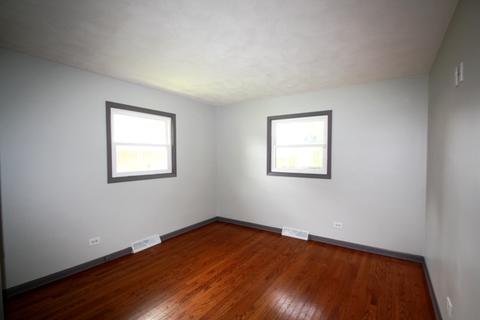 230 Robert Dr, Elgin, IL 60123 photo 17