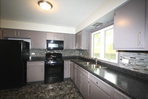 230 Robert Dr, Elgin, IL 60123 photo 9