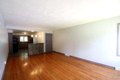 230 Robert Dr, Elgin, IL 60123 photo 4