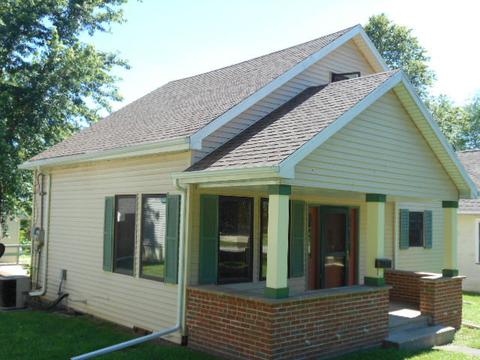 319 E Devlin St, Spring Valley, IL 61362 photo 2