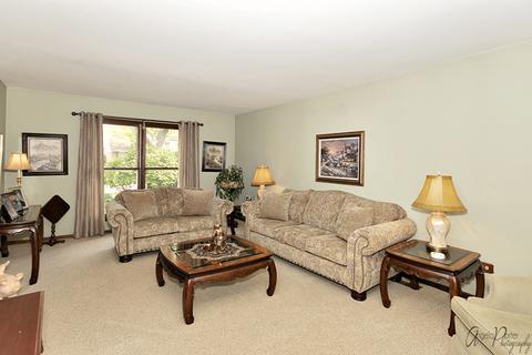 592 Sycamore Ln, Wheeling, IL 60090 photo 4
