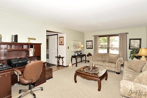 592 Sycamore Ln, Wheeling, IL 60090 photo 5