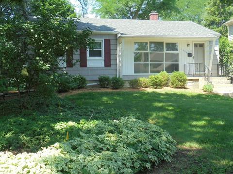 1006 S Gables Blvd, Wheaton, IL 60189 photo 1