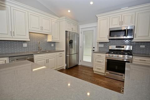 7925 W 82nd Pl, Bridgeview, IL 60455 photo 7