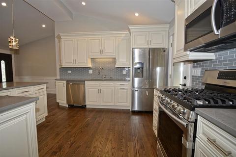 7925 W 82nd Pl, Bridgeview, IL 60455 photo 8