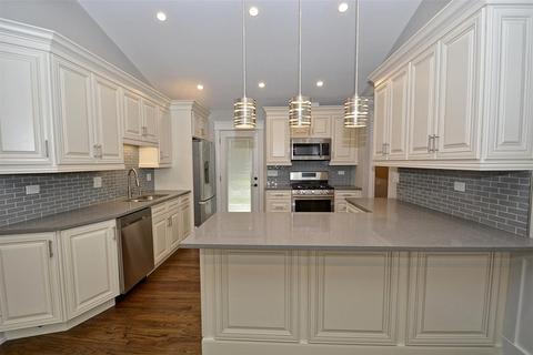 7925 W 82nd Pl, Bridgeview, IL 60455 photo 4