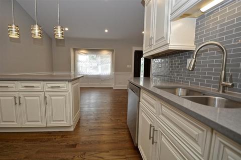 7925 W 82nd Pl, Bridgeview, IL 60455 photo 6