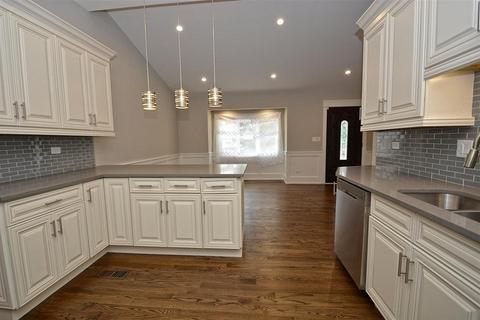 7925 W 82nd Pl, Bridgeview, IL 60455 photo 9