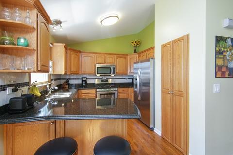 985 Honeysuckle Dr, Wheeling, IL 60090 photo 5