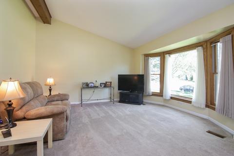 985 Honeysuckle Dr, Wheeling, IL 60090 photo 3