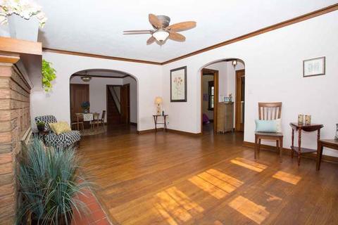 424 S State St, Elgin, IL 60123 photo 5