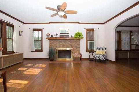 424 S State St, Elgin, IL 60123 photo 4