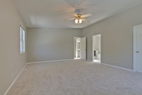 1435 Sturbridge Ct, Hoffman Estates, IL 60192 photo 12