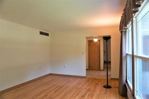 906 Devonshire Dr, Champaign, IL 61821 photo 9