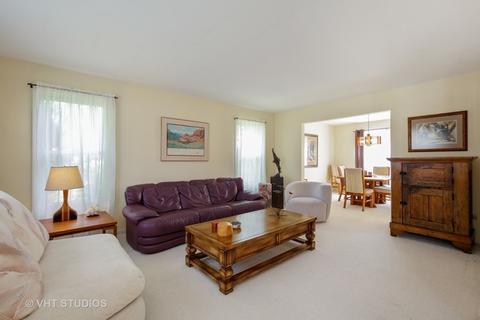 515 Covered Bridge Dr, Elgin, IL 60124 photo 3