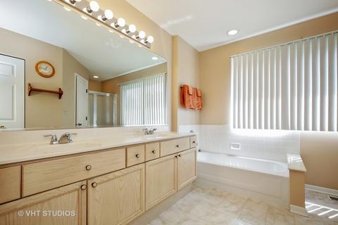 515 Covered Bridge Dr, Elgin, IL 60124 photo 14