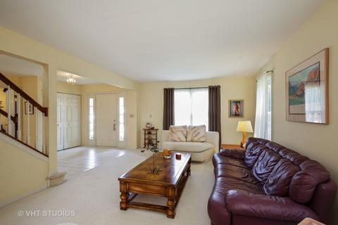 515 Covered Bridge Dr, Elgin, IL 60124 photo 4