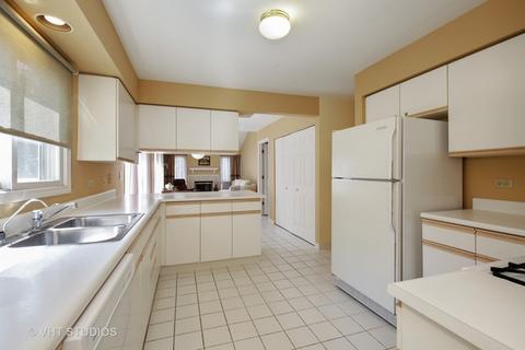 515 Covered Bridge Dr, Elgin, IL 60124 photo 5