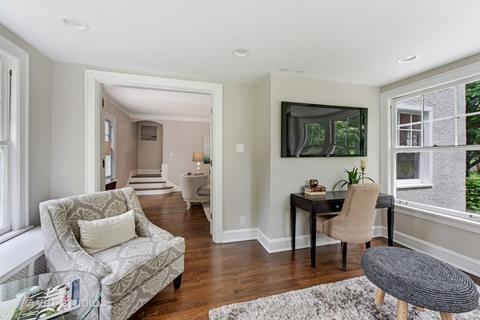 2352 Jackson Ave, Evanston, IL 60201 photo 13