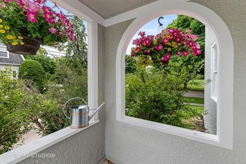 2352 Jackson Ave, Evanston, IL 60201 photo 3