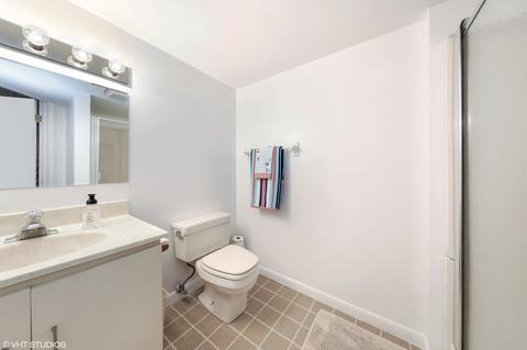 1355 Shady Ln, Wheaton, IL 60187 photo 31