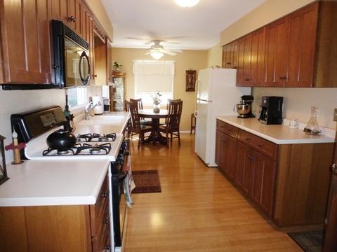 137 Circle Dr W, Montgomery, IL 60538 photo 5