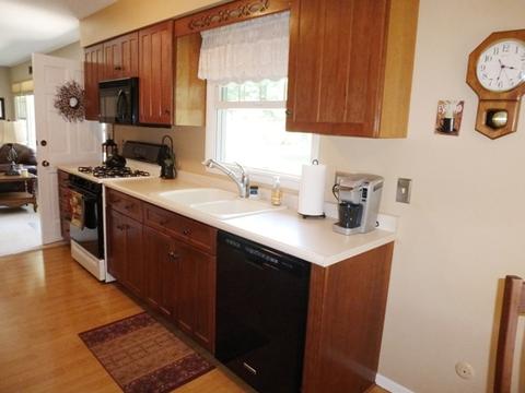 137 Circle Dr W, Montgomery, IL 60538 photo 6
