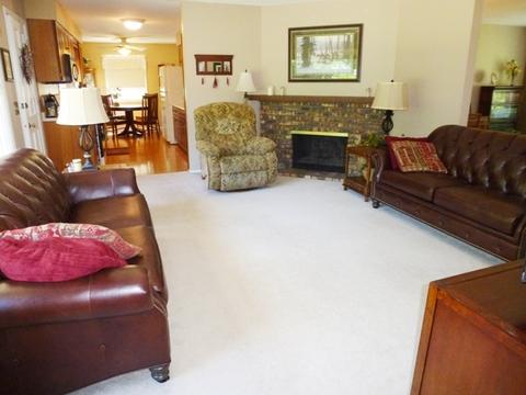 137 Circle Dr W, Montgomery, IL 60538 photo 2