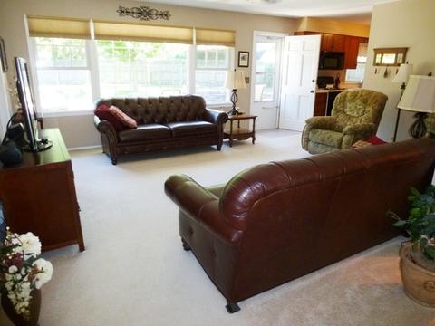 137 Circle Dr W, Montgomery, IL 60538 photo 4