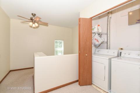 1690 Pebble Beach Cir, Elgin, IL 60123 photo 5