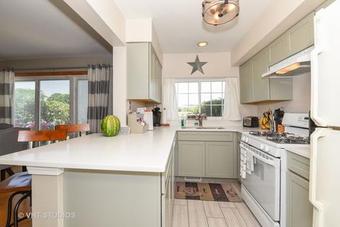 1690 Pebble Beach Cir, Elgin, IL 60123 photo 3