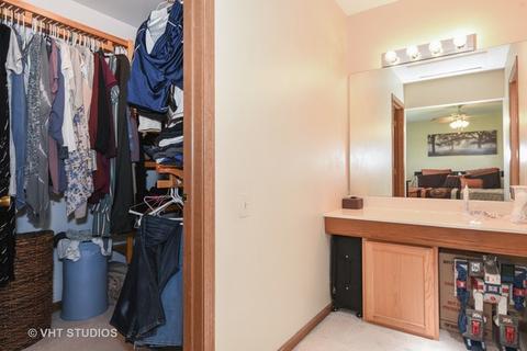1690 Pebble Beach Cir, Elgin, IL 60123 photo 7