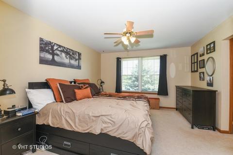 1690 Pebble Beach Cir, Elgin, IL 60123 photo 6
