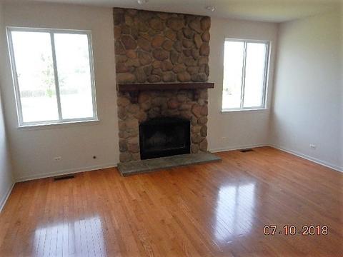 927 Christopher St, Plano, IL 60545 photo 4
