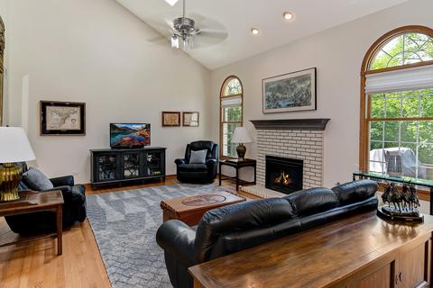 833 Emerald Ct, Willowbrook, IL 60527 photo 7