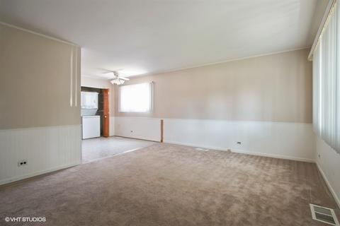 834 N Norman Ln, Wheeling, IL 60090 photo 5