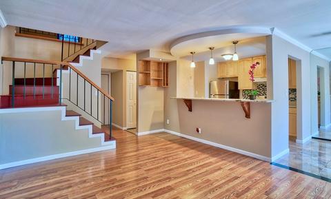 2011 Sudbury Dr, Hoffman Estates, IL 60169 photo 2