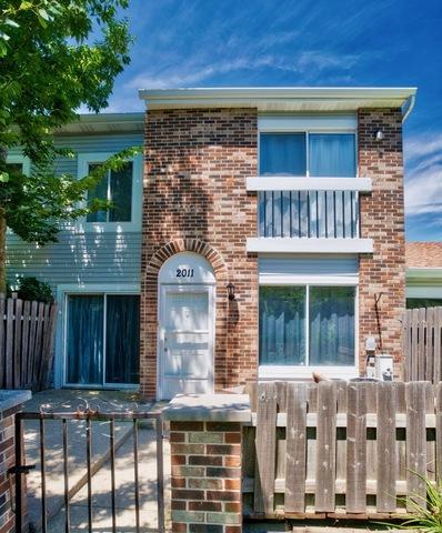 2011 Sudbury Dr, Hoffman Estates, IL 60169 photo 1