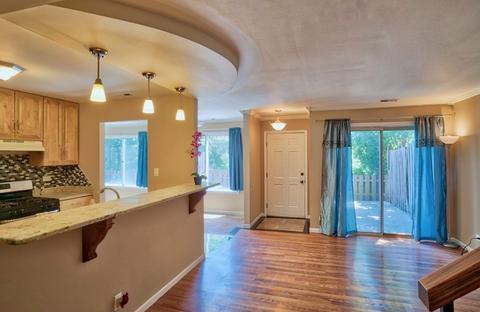 2011 Sudbury Dr, Hoffman Estates, IL 60169 photo 4