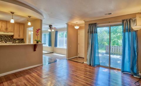 2011 Sudbury Dr, Hoffman Estates, IL 60169 photo 3