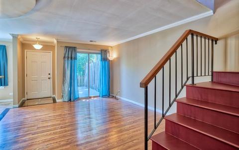 2011 Sudbury Dr, Hoffman Estates, IL 60169 photo 9