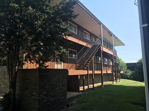 1705 Maple Ln, Elgin, IL 60123 photo 1