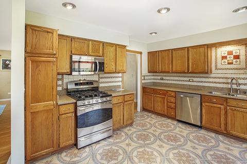 1340 W Meyer Dr, Addison, IL 60101 photo 9