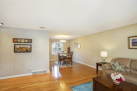 1340 W Meyer Dr, Addison, IL 60101 photo 6
