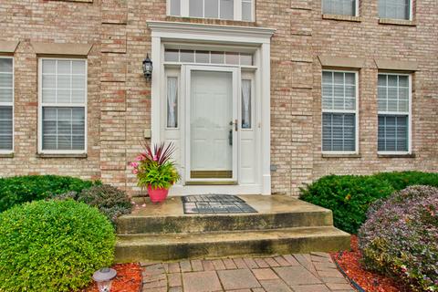 5351 Galloway Dr, Hoffman Estates, IL 60192 photo 2