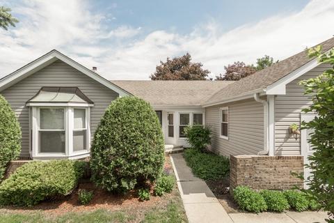 935 Honeysuckle Dr, Wheeling, IL 60090 photo 2