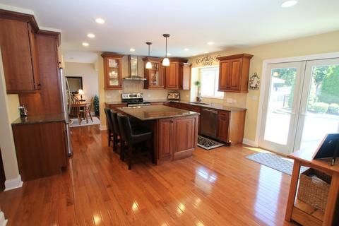 775 Stonehurst Dr, Roselle, IL 60172 photo 3