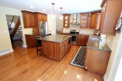 775 Stonehurst Dr, Roselle, IL 60172 photo 4